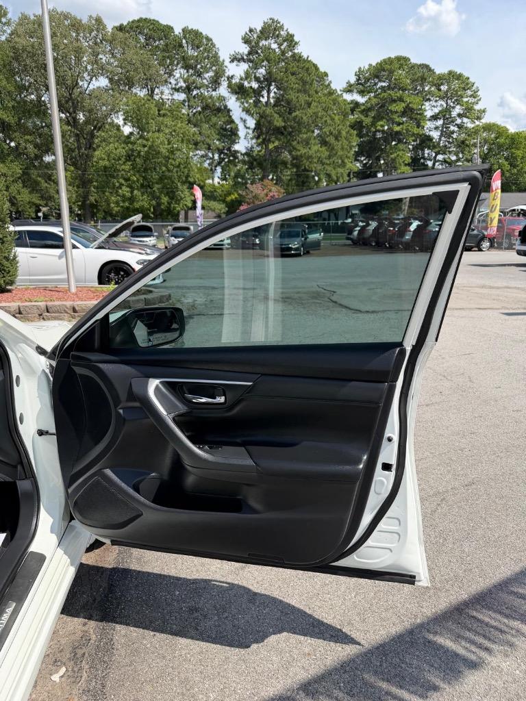 2018 Nissan Altima - $10,995