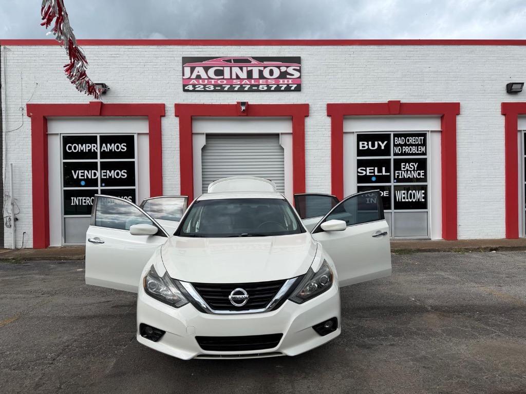 2018 Nissan Altima - $10,995