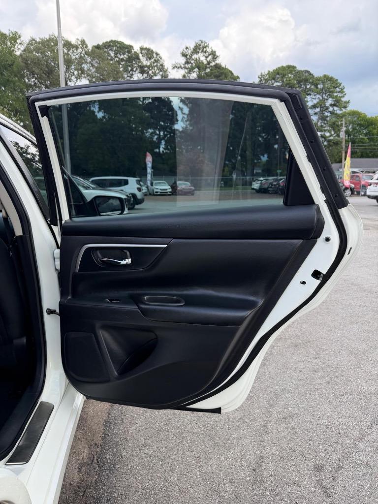 2018 Nissan Altima - $10,995
