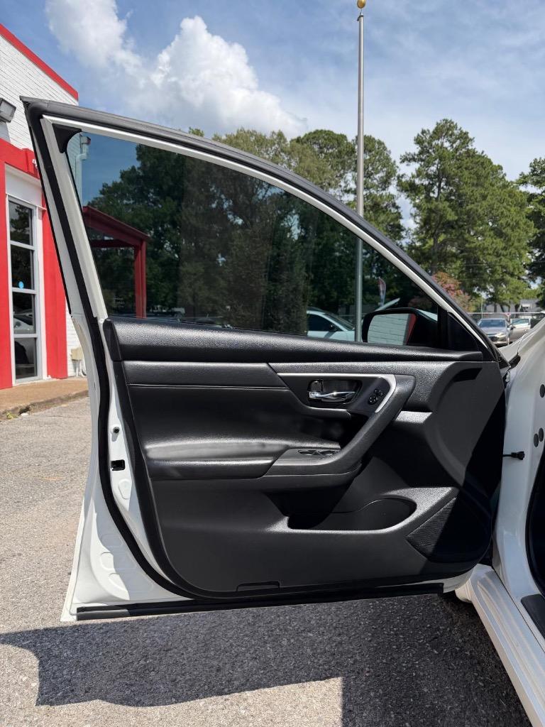 2018 Nissan Altima - $10,995