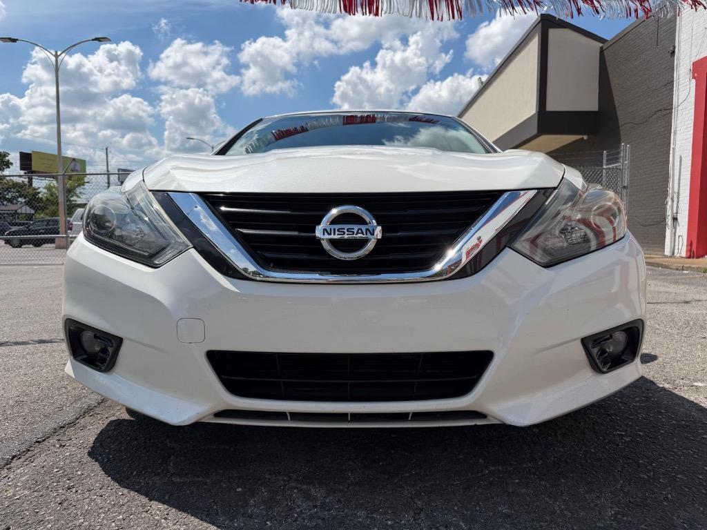 2018 Nissan Altima - $10,995