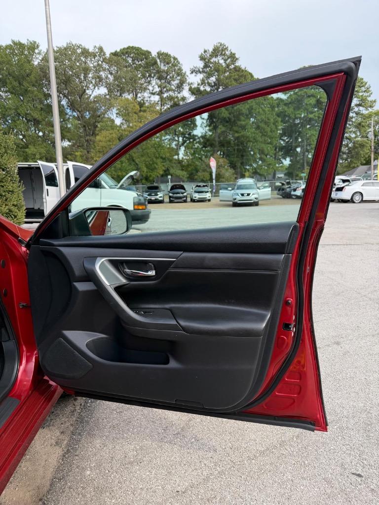 2015 Nissan Altima - $8,995