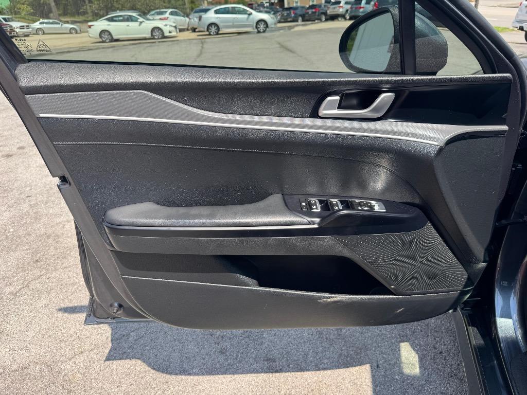 2022 Kia K5 - $17,995