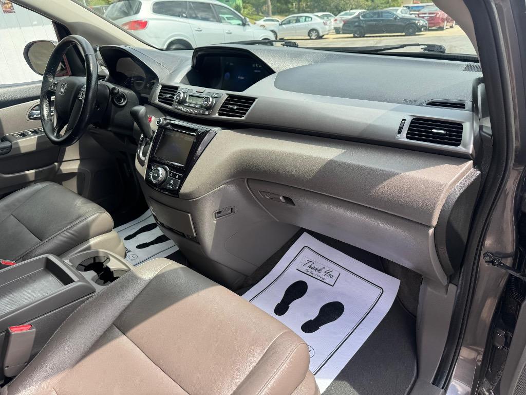 2015 Honda Odyssey - $11,995