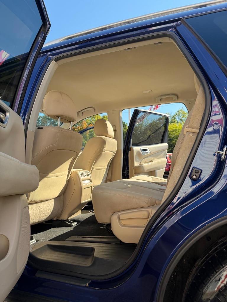 2017 Nissan Pathfinder - $13,995