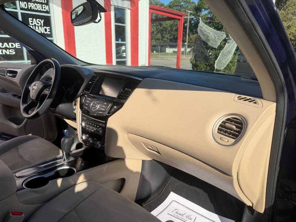 2017 Nissan Pathfinder - $13,995