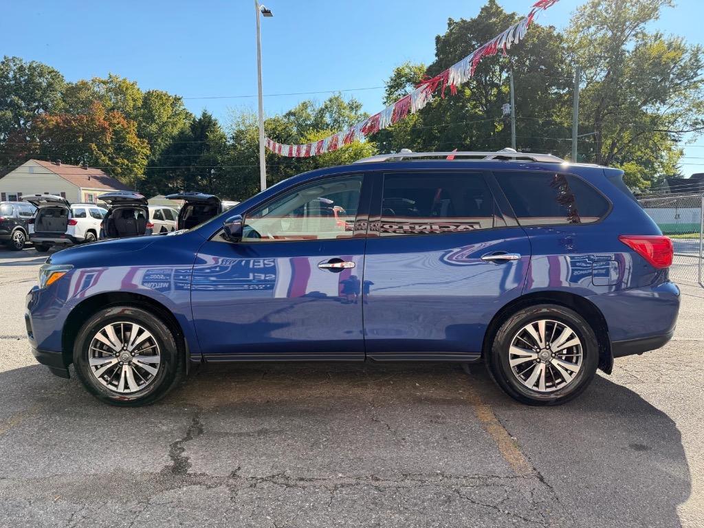 2017 Nissan Pathfinder - $13,995
