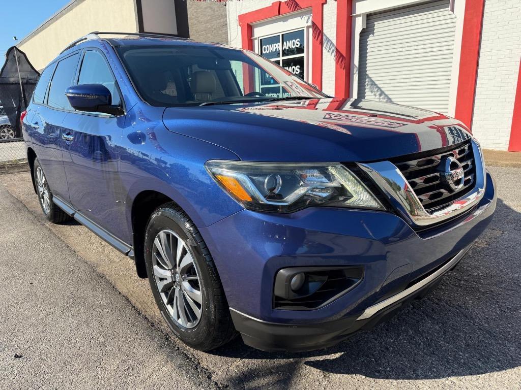 2017 Nissan Pathfinder - $13,995