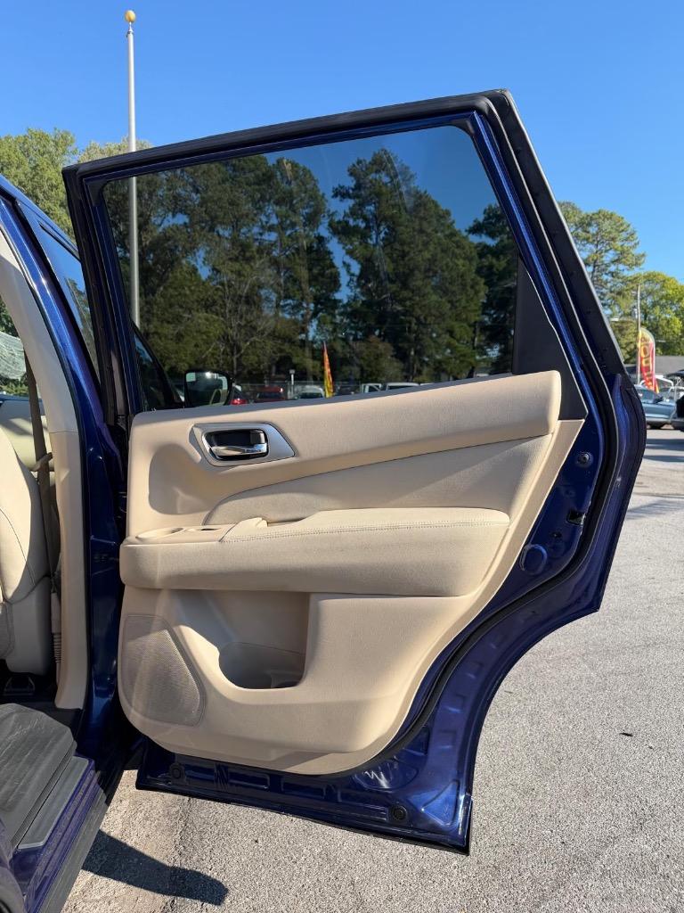 2017 Nissan Pathfinder - $13,995