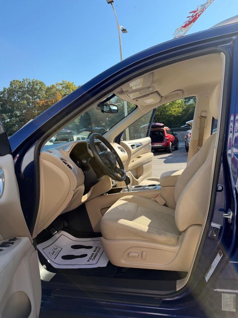 2017 Nissan Pathfinder - $13,995