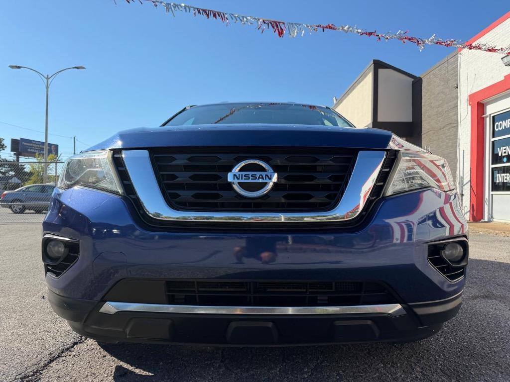 2017 Nissan Pathfinder - $13,995
