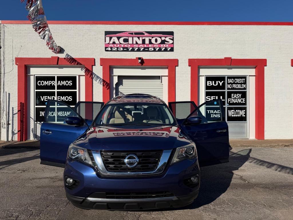 2017 Nissan Pathfinder - $13,995