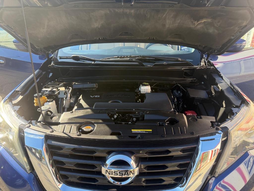 2017 Nissan Pathfinder - $13,995