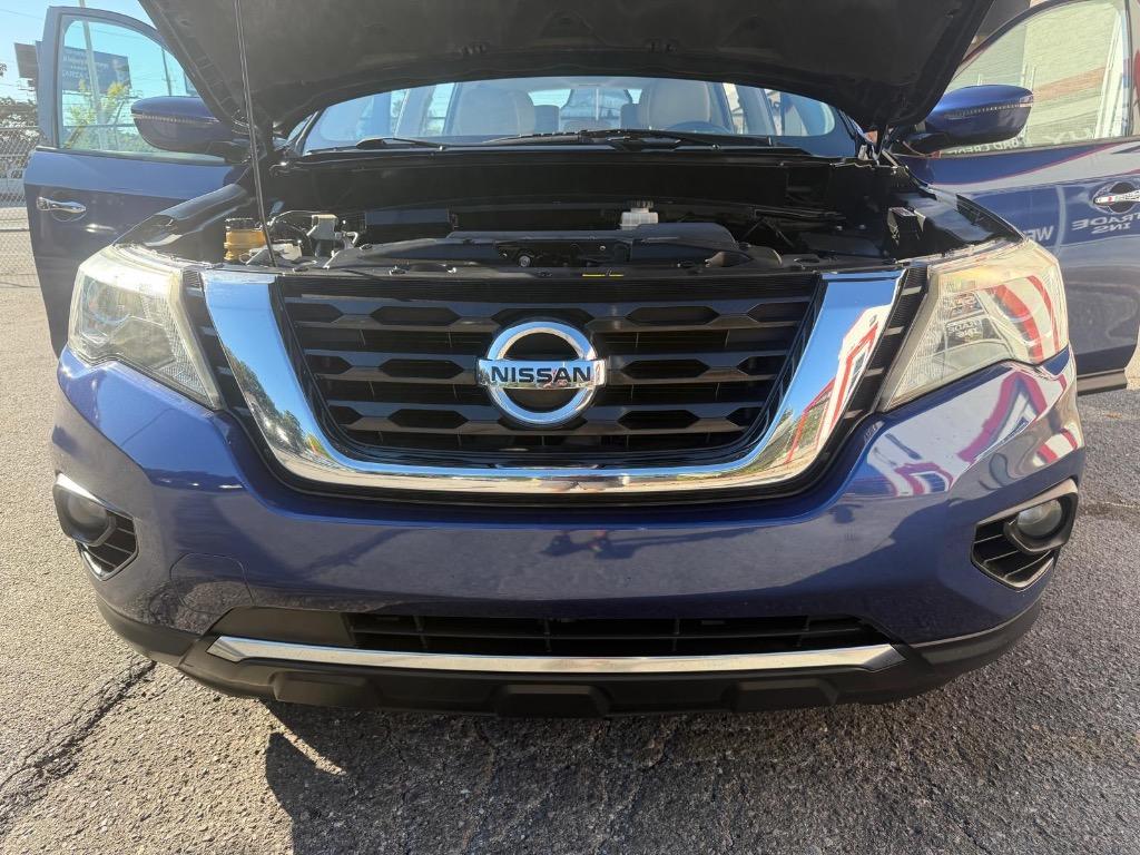 2017 Nissan Pathfinder - $13,995