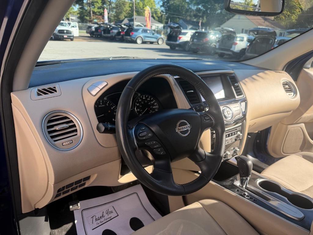 2017 Nissan Pathfinder - $13,995