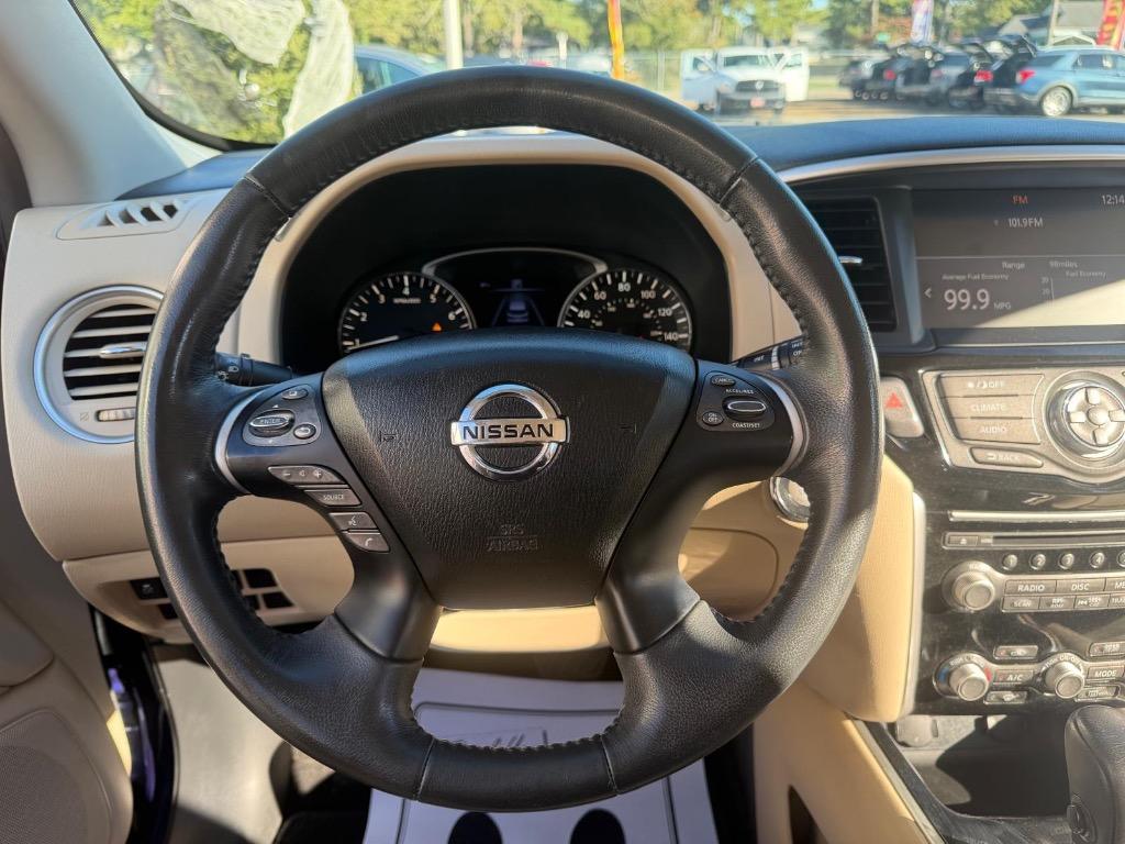 2017 Nissan Pathfinder - $13,995
