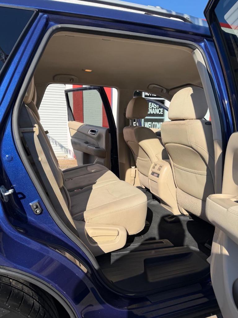 2017 Nissan Pathfinder - $13,995