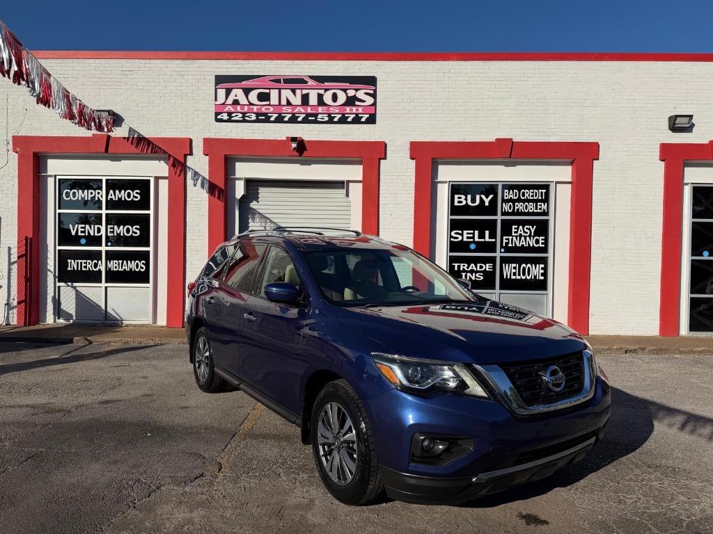 2017 Nissan Pathfinder - $13,995