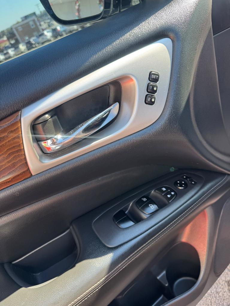 2017 Nissan Pathfinder - $12,995