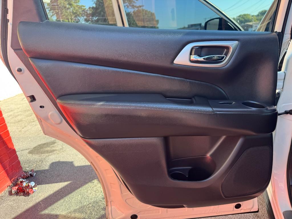 2017 Nissan Pathfinder - $12,995