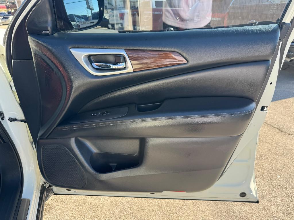 2017 Nissan Pathfinder - $12,995