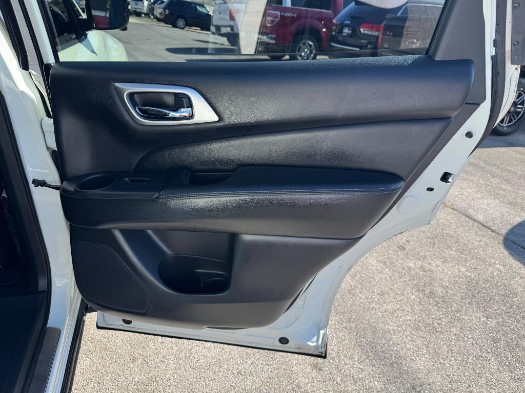 2017 Nissan Pathfinder - $12,995
