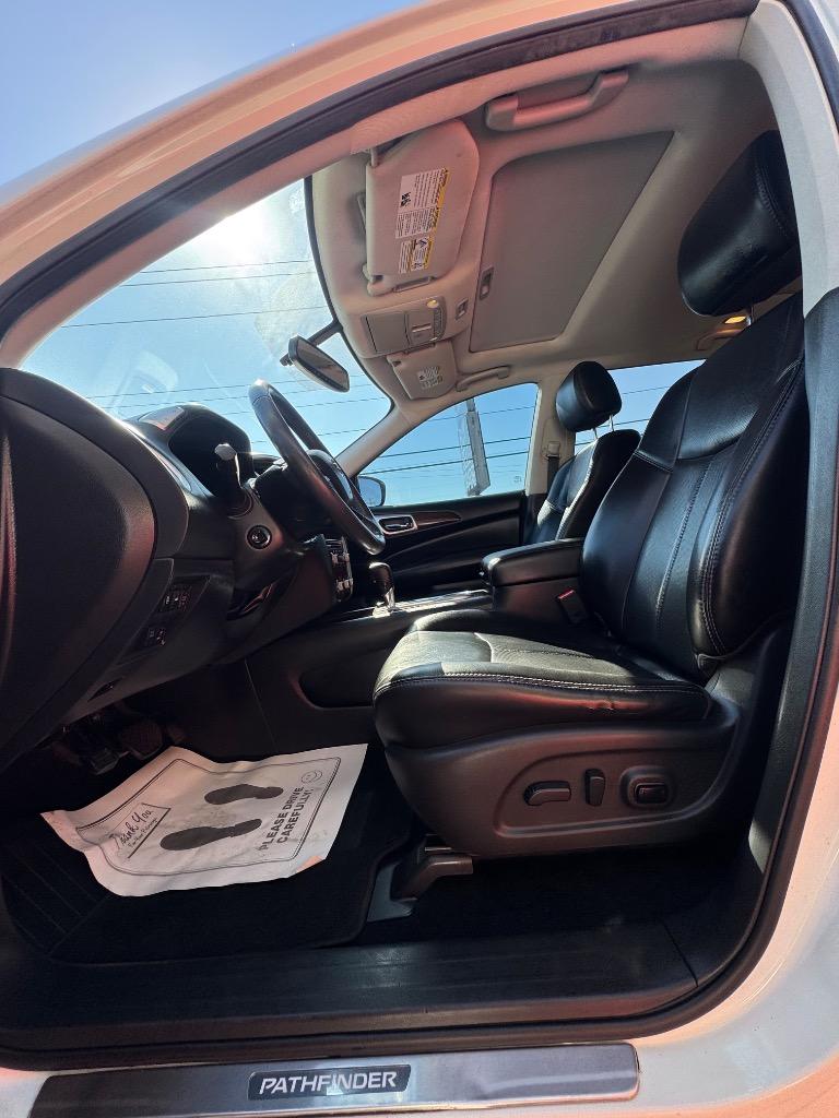 2017 Nissan Pathfinder - $12,995
