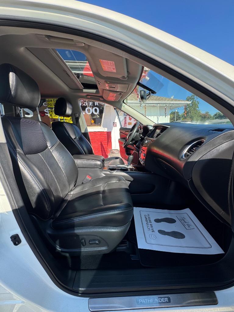 2017 Nissan Pathfinder - $12,995