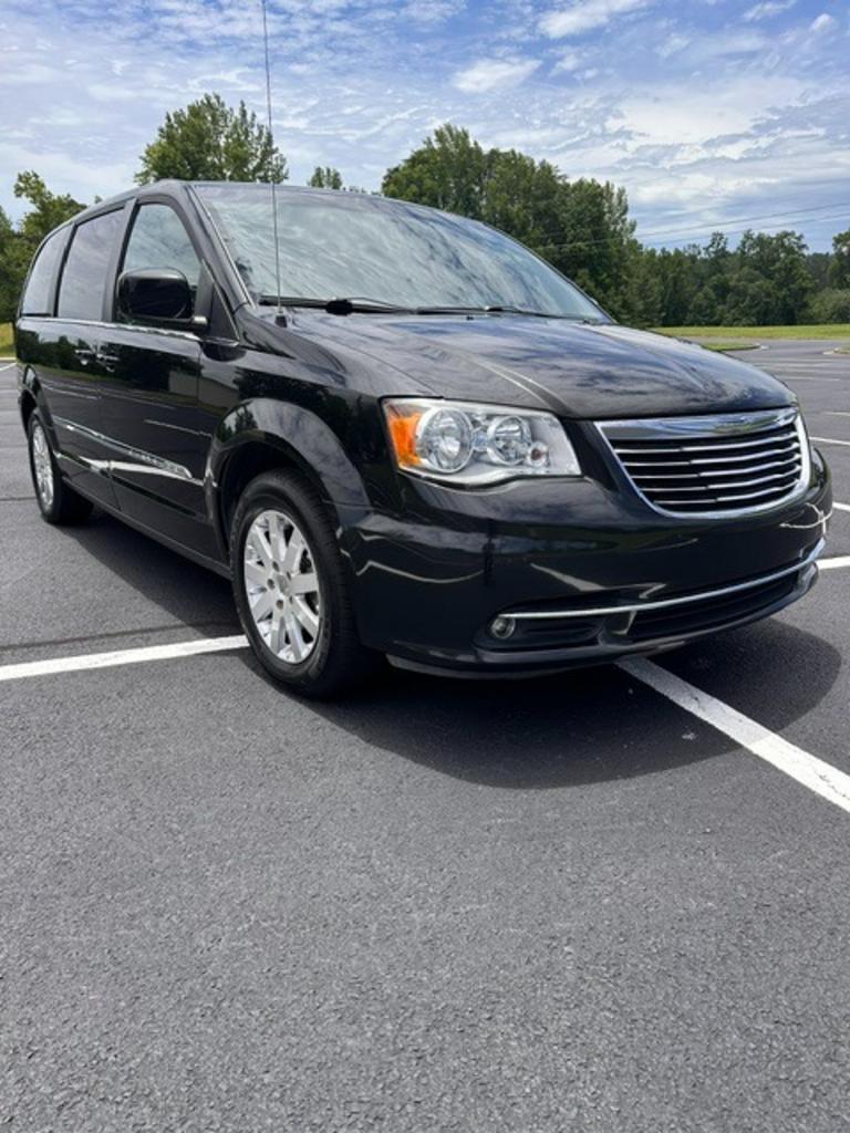 2015 Chrysler Town & Country - $10,000
