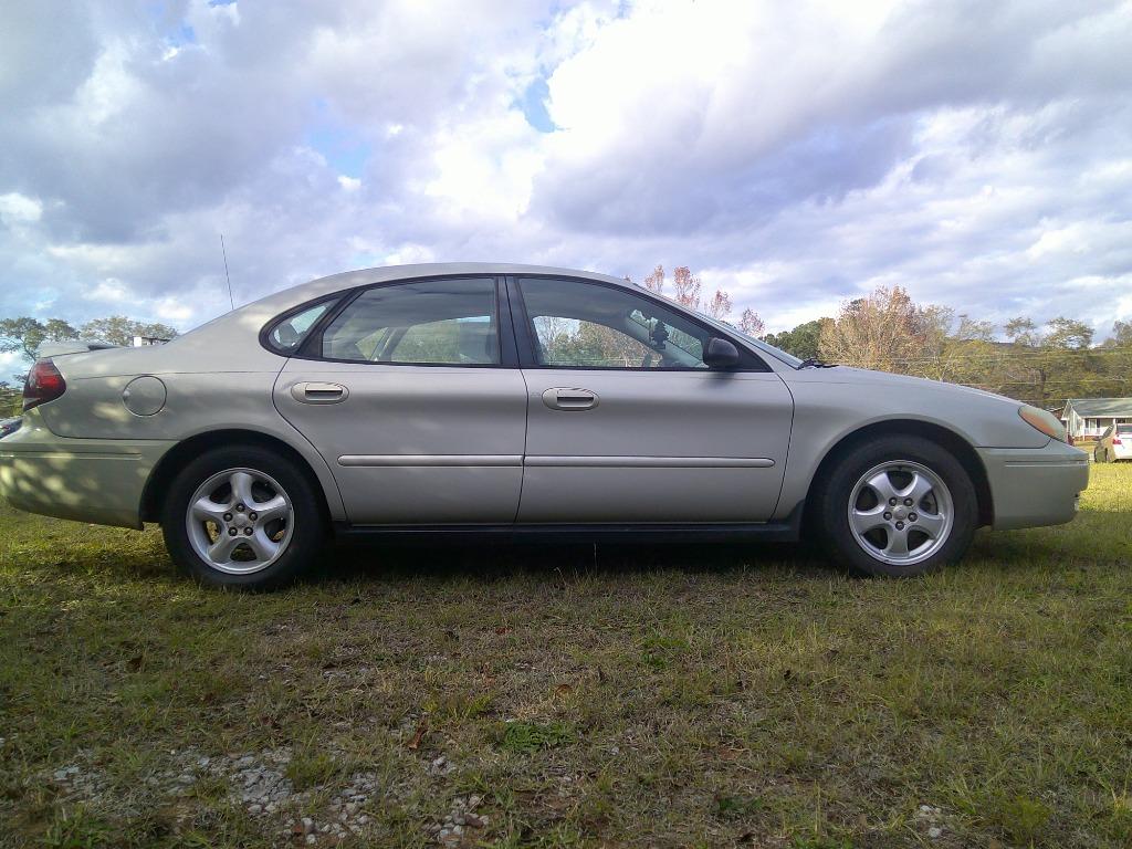 2005 Ford Taurus SE photo