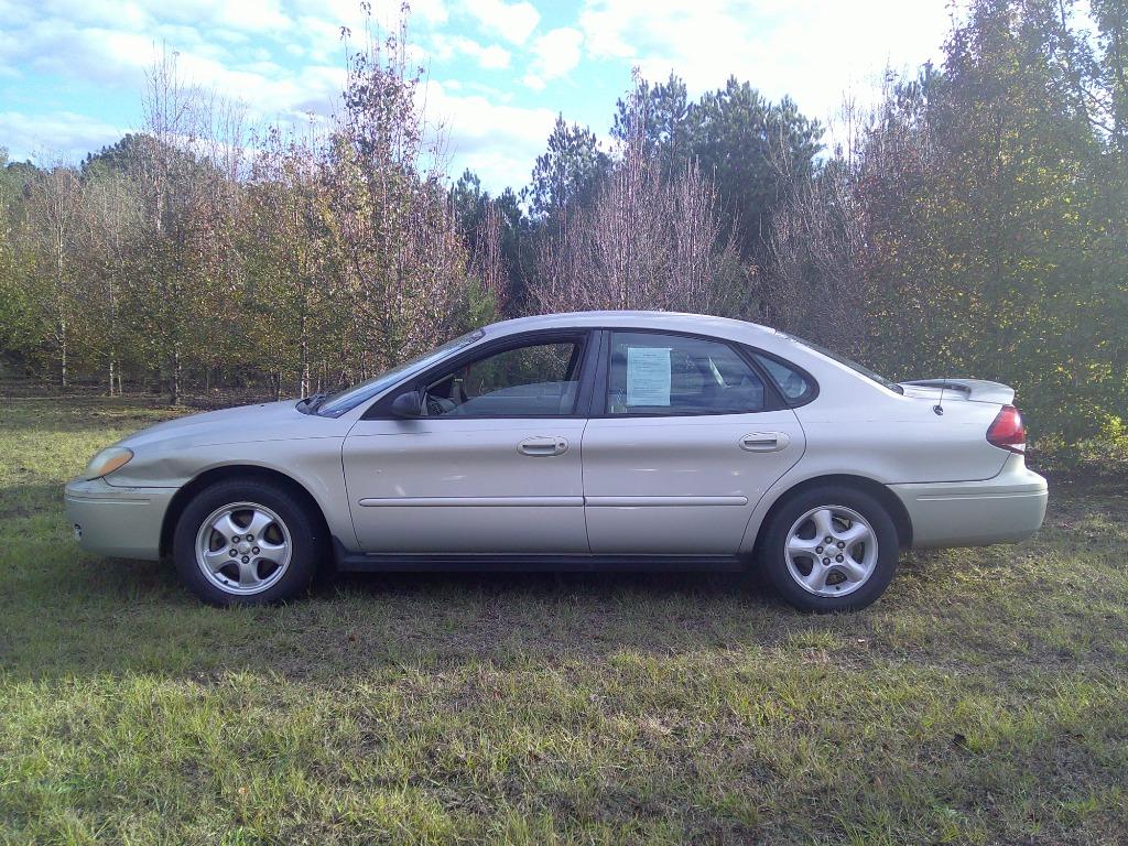 2005 Ford Taurus SE photo