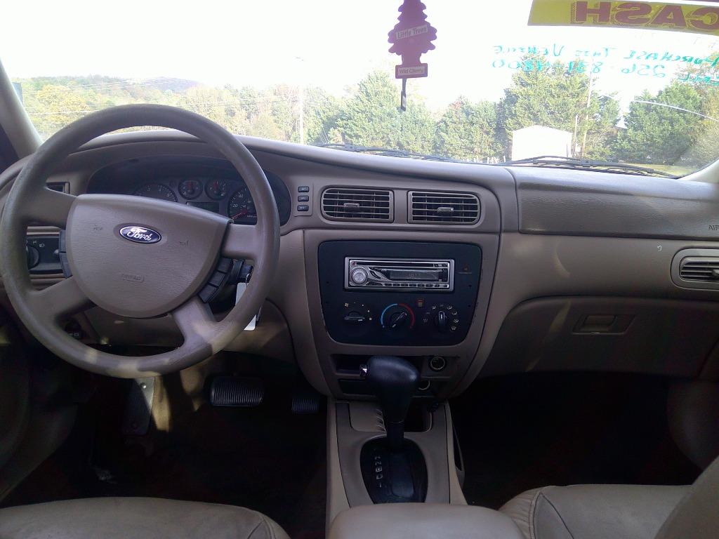 2005 Ford Taurus SE photo