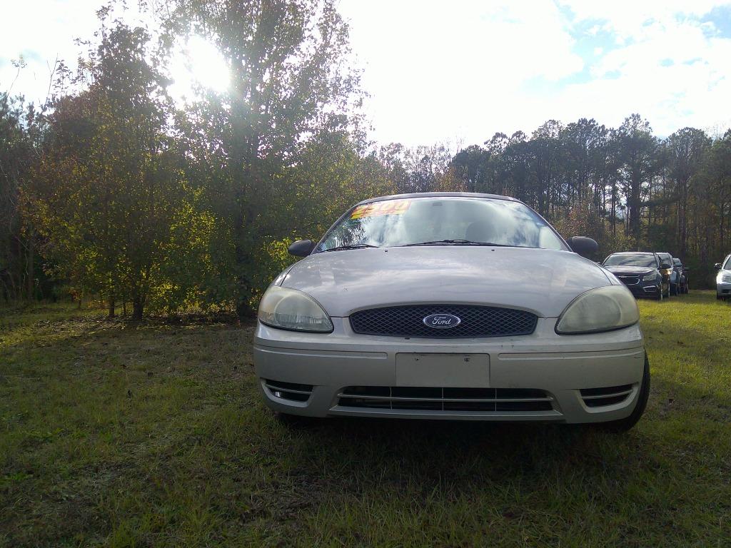 2005 Ford Taurus SE photo