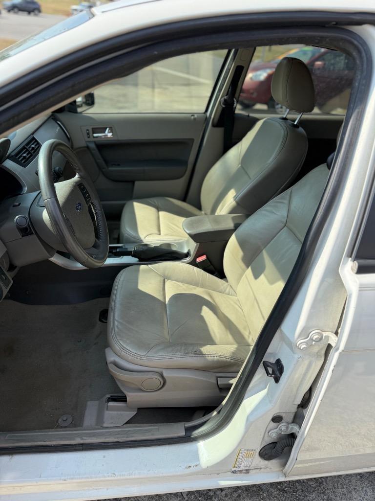 2009 Ford Focus SE photo