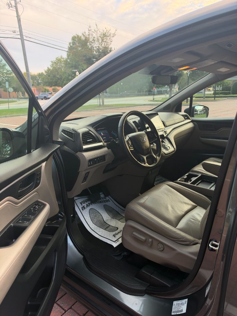 2018 Honda Odyssey - $18,995