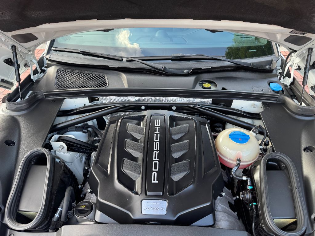 2016 Porsche Macan - $16,995