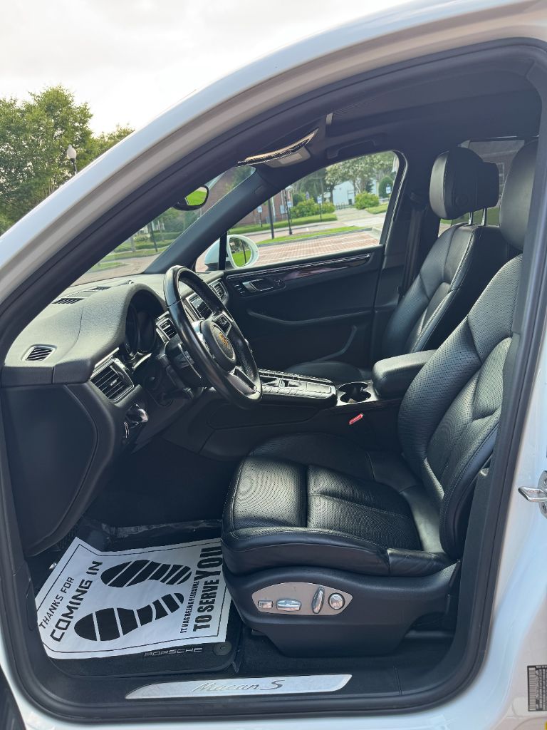 2016 Porsche Macan - $16,995
