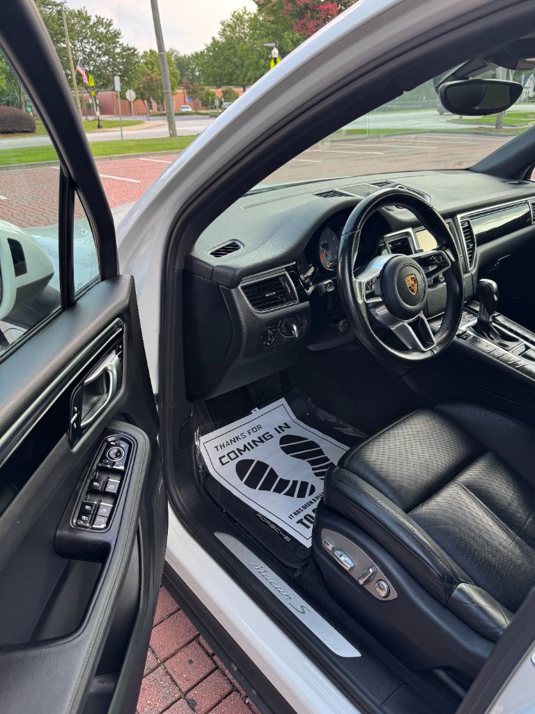 2016 Porsche Macan - $16,995