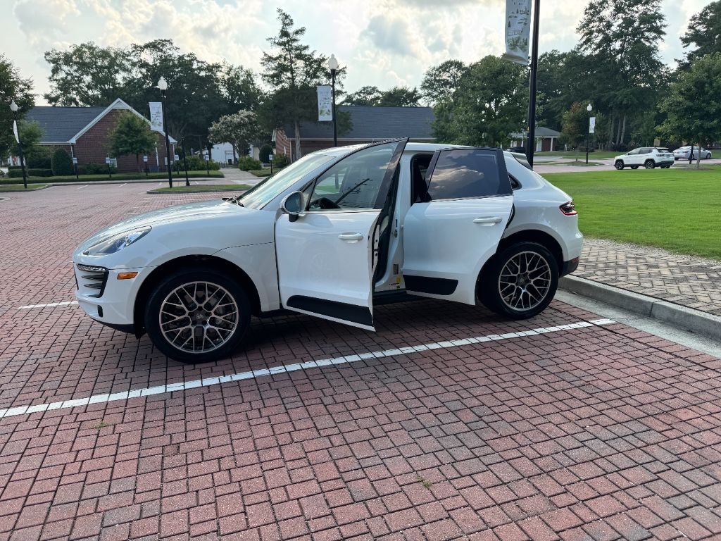 2016 Porsche Macan - $16,995