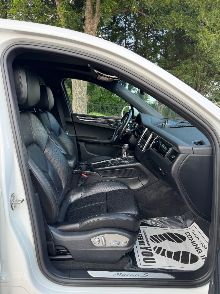 2016 Porsche Macan - $16,995