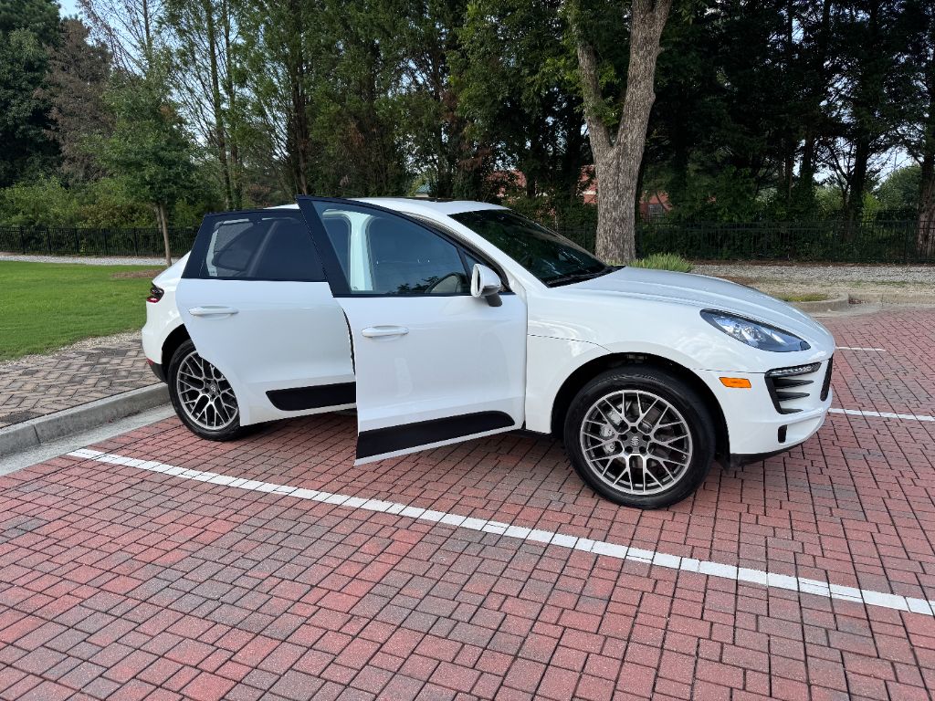 2016 Porsche Macan - $16,995