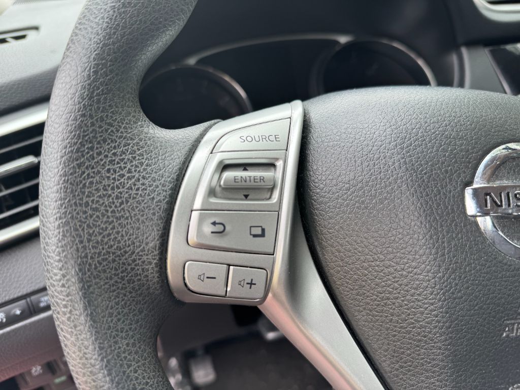 2015 Nissan Rogue S photo