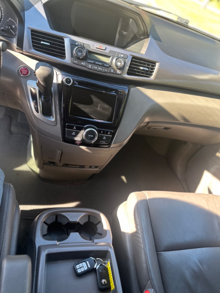 2015 Honda Odyssey - $9,995