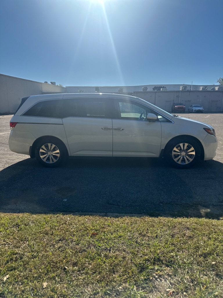 2015 Honda Odyssey - $9,995