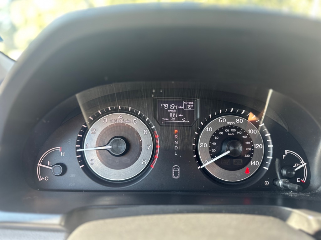 2015 Honda Odyssey - $9,995