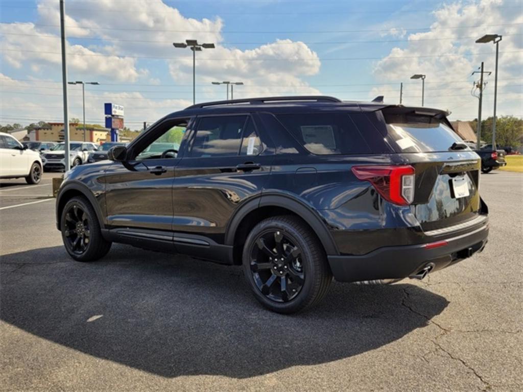 2023 Ford Explorer ST-Line photo