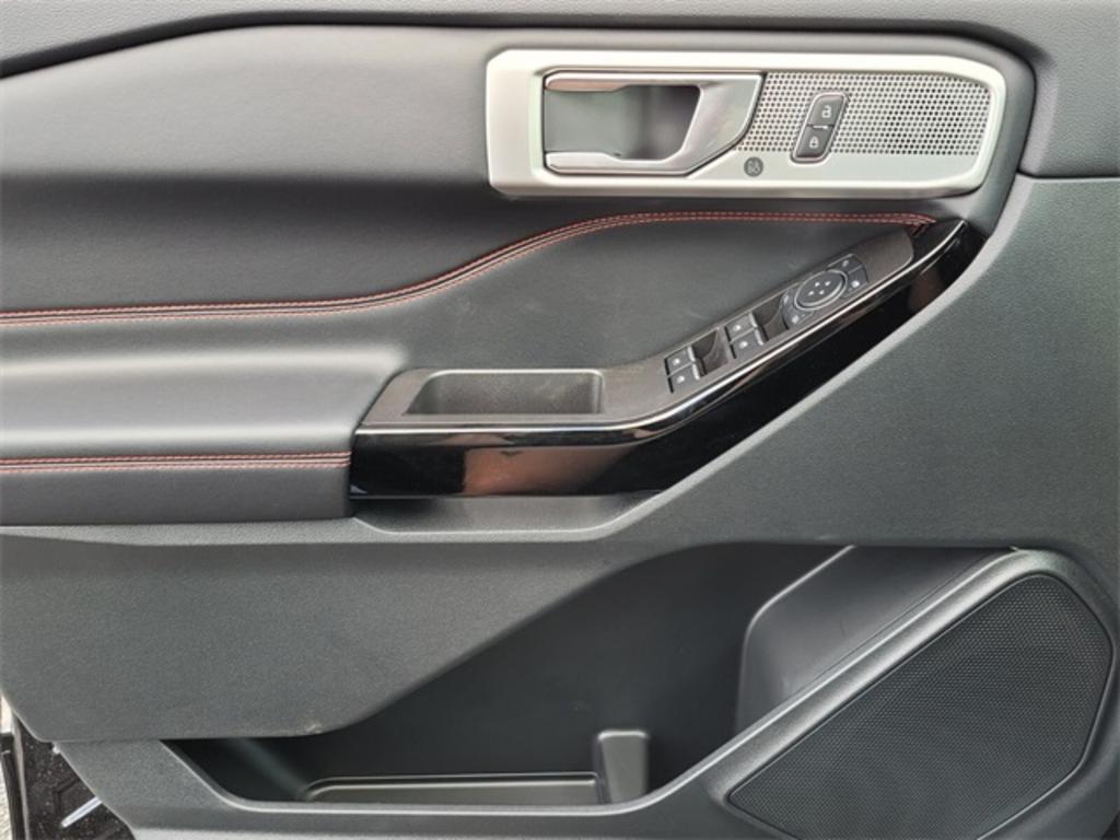 2023 Ford Explorer ST-Line photo