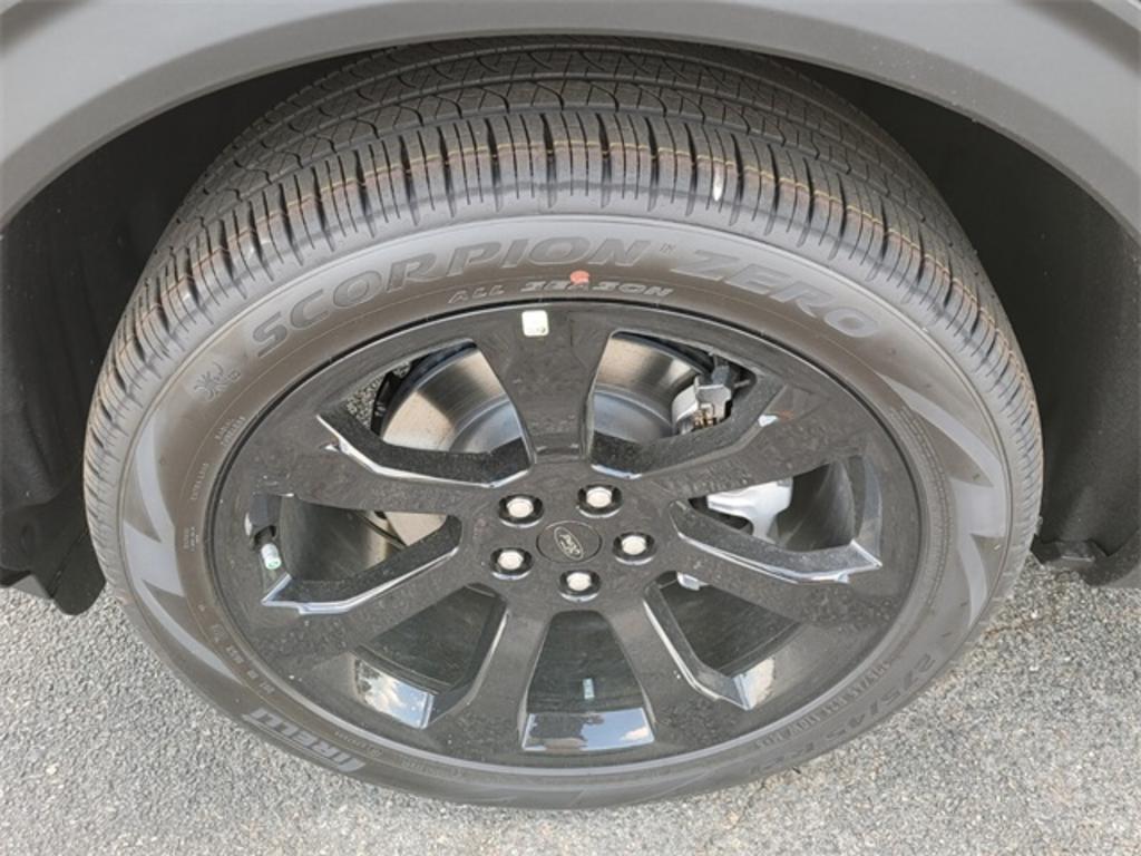 2023 Ford Explorer ST-Line photo
