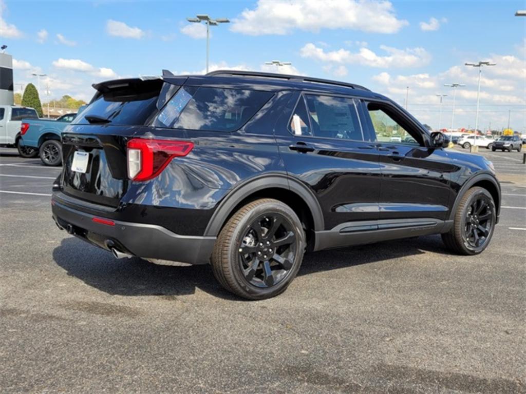 2023 Ford Explorer ST-Line photo
