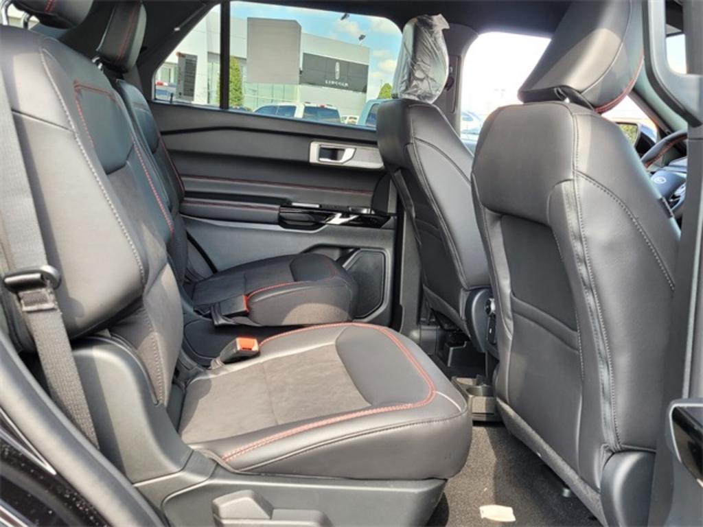 2023 Ford Explorer ST-Line photo